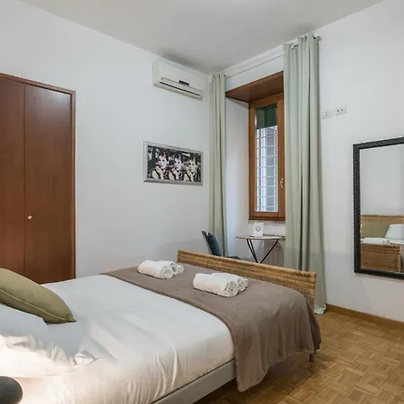 Largo Leopardi Apartament *