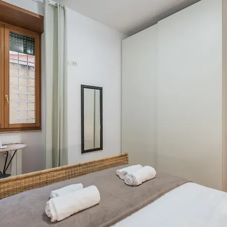 Largo Leopardi Apartament *
